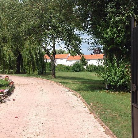 Bienvenue Chez Zina Hotel Vesoul Exterior foto